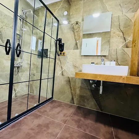 Treekos Istanbul Airport فندق
